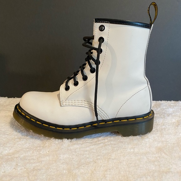 NWOT Doc Marten 1460 Women’s Smooth Leather Lace Up Boots Size 6 - Picture 12 of 16